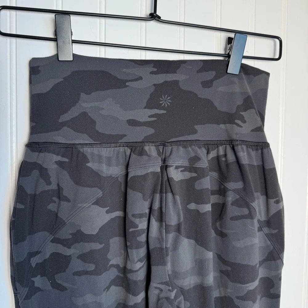Athleta Salutation Camo Joggers Black & Gray Women’s Size XS - Picture 10 of 14